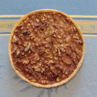 tarte au miel et noix artisanale en vente directe à Vitrolles